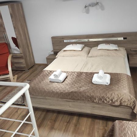 Kossuth Garden Apartment Debrecen Bagian luar foto